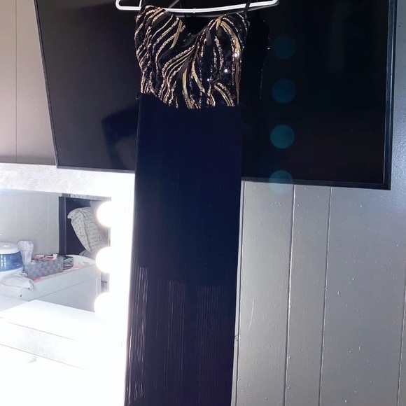 Dress - Picture 2 of 3